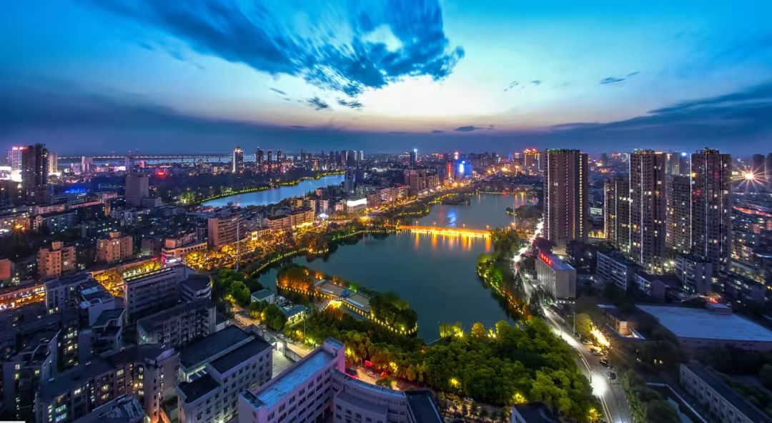 湖北之声，湖北播音稿精选